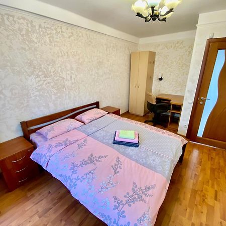 Квартира На Воскресенці, Поруч Метро Лівобережна, Інститут Серця, Мвц Kyiv Exterior photo
